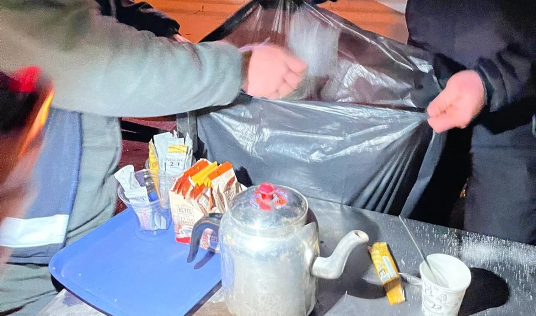 İzmir Büyükşehir Belediyesi zabıta ekipleri, Sahilevleri’nde 2 bardak çayın 300