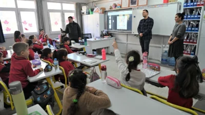 İzmir'de Bornova Belediye Başkanı Ömer Eşki, 2. Sınıf öğrencilerinin Hayat