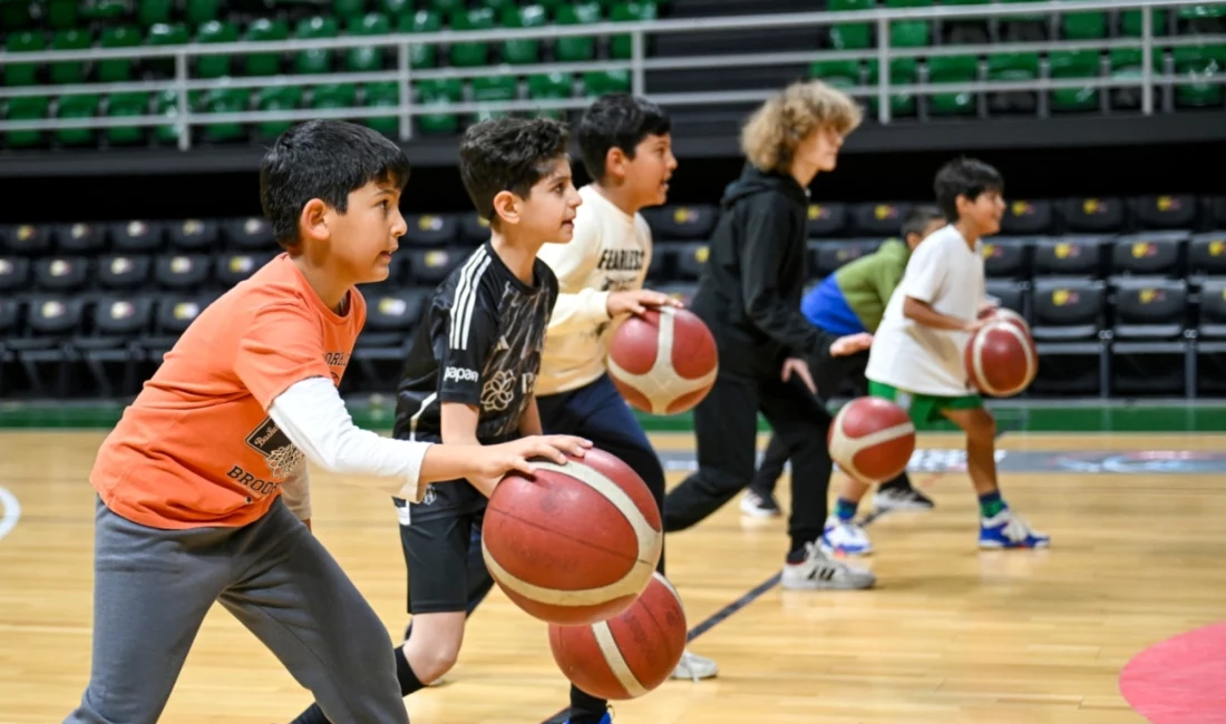 Bornova Belediyesi tarafından düzenlenen spor okulları kapsamında 2012–2017 doğumlu çocuklara
