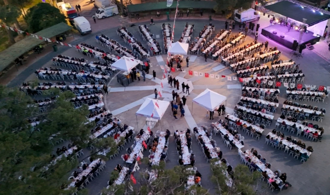 İzmir Bornova Belediyesi, Kadir Gecesi’nde Bornova Büyükpark’ta yaklaşık 2500 Bornovalının