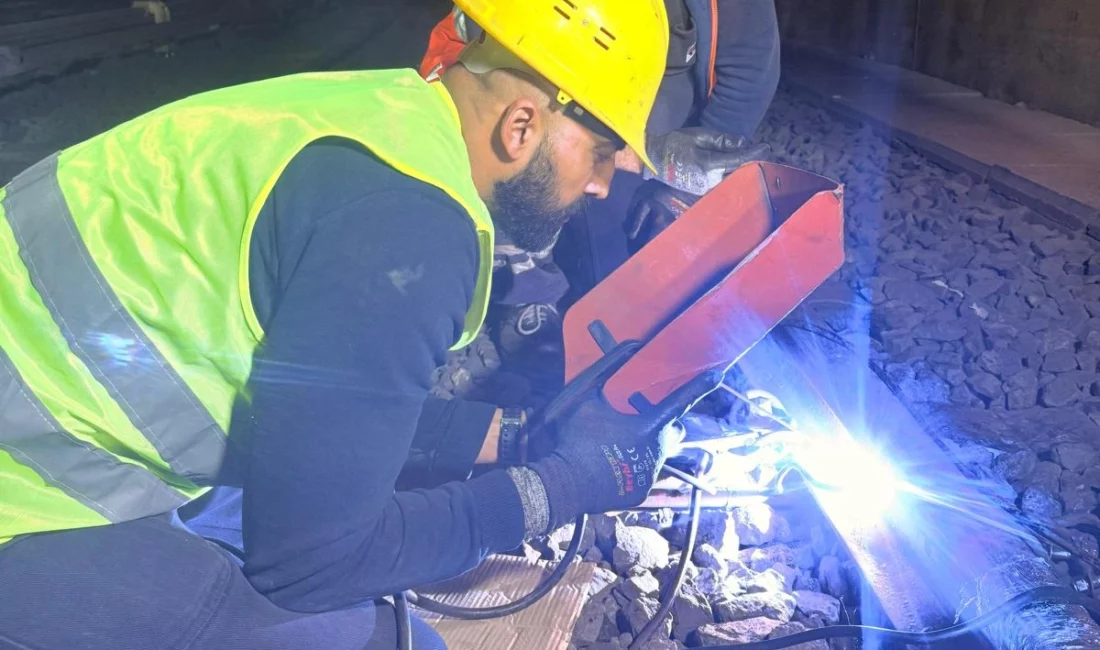 İzmir Büyükşehir Belediyesi, İzmir Metrosu’nda bakım ve iyileştirme çalışmalarını sürdürüyor.