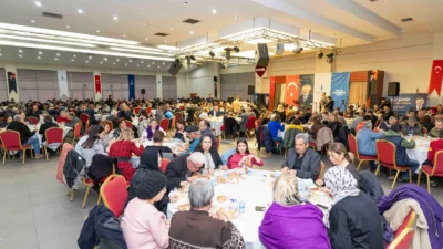 İzmir Büyükşehir Belediyesi, ramazan ayının onuncu gününde bereketli sofraları bu