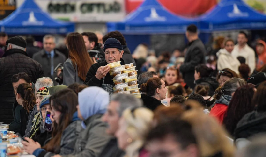 İzmir Büyükşehir Belediyesi tarafından ramazan ayında 30 ilçede kurulmaya devam