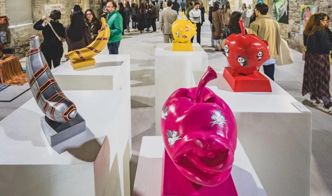 İzmir Büyükşehir Belediyesi’nin desteğiyle Basmane’deki tarihi Bıçakçı Han’da açılan “İmgeye