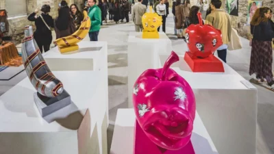 İzmir Büyükşehir Belediyesi’nin desteğiyle Basmane’deki tarihi Bıçakçı Han’da açılan “İmgeye