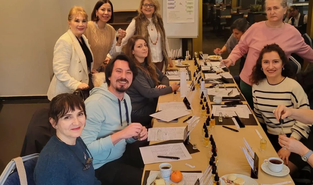 İzmir’de düzenlenen parfüm tasarım atölyesinden elde edilen gelirle, İl Halk