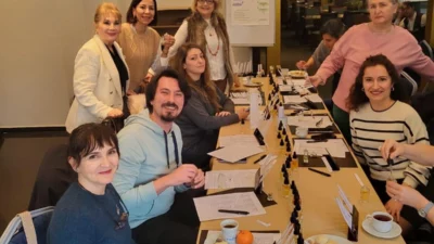 İzmir’de düzenlenen parfüm tasarım atölyesinden elde edilen gelirle, İl Halk