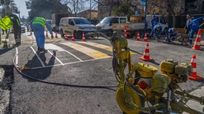 İzmir Büyükşehir Belediyesi, Vasıf Çınar Bulvarı’nda yayaların güvenliğini artırmak için