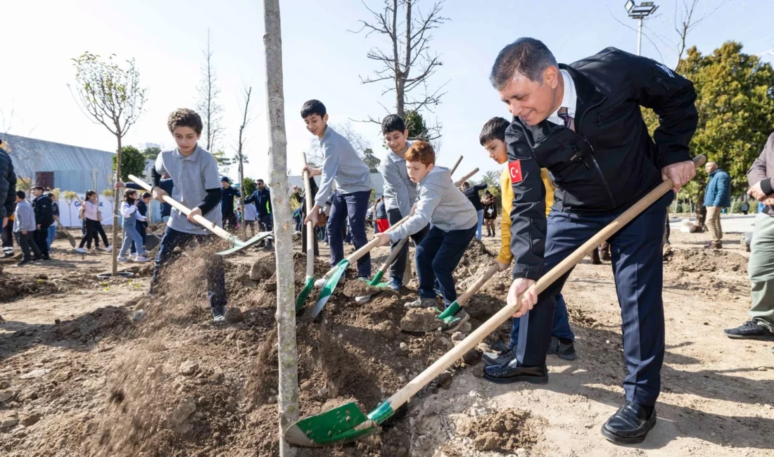 İzmir Büyükşehir Belediye Başkanı Dr. Cemil Tugay, Kültürpark'ta 4 bin