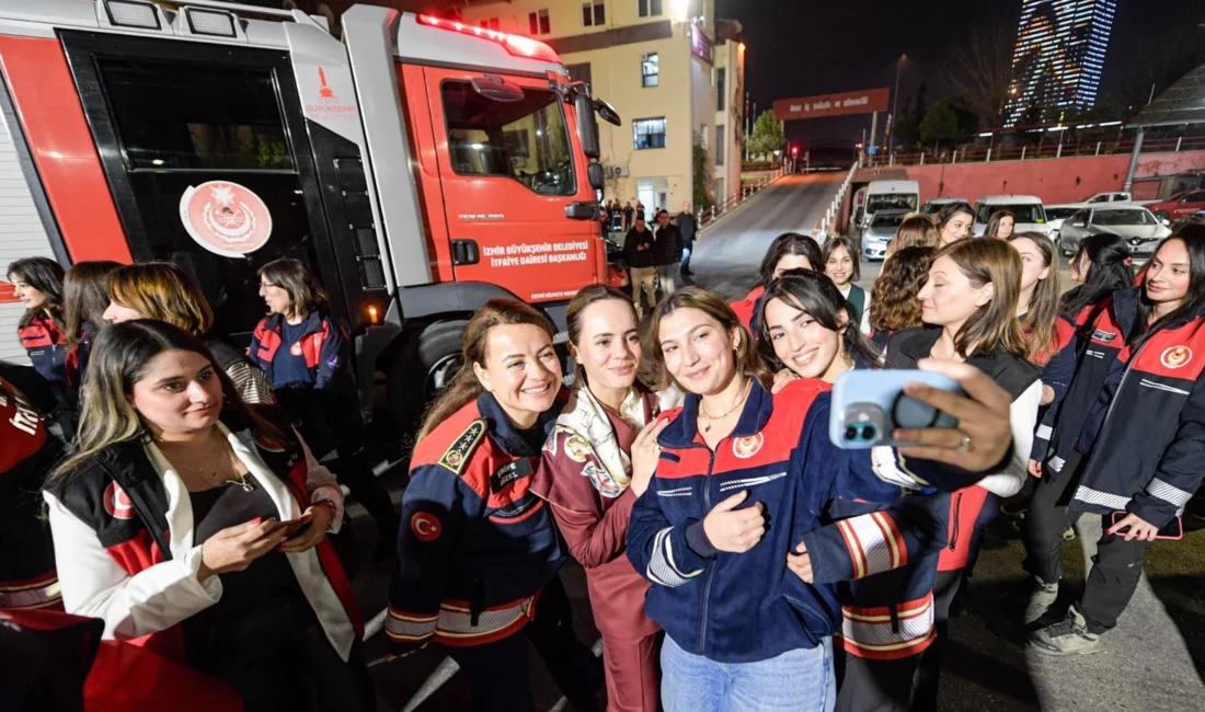 İzmir Büyükşehir Belediye Başkanı Dr. Cemil Tugay’ın eşi Öznur Tugay,
