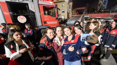 İzmir Büyükşehir Belediye Başkanı Dr. Cemil Tugay’ın eşi Öznur Tugay,