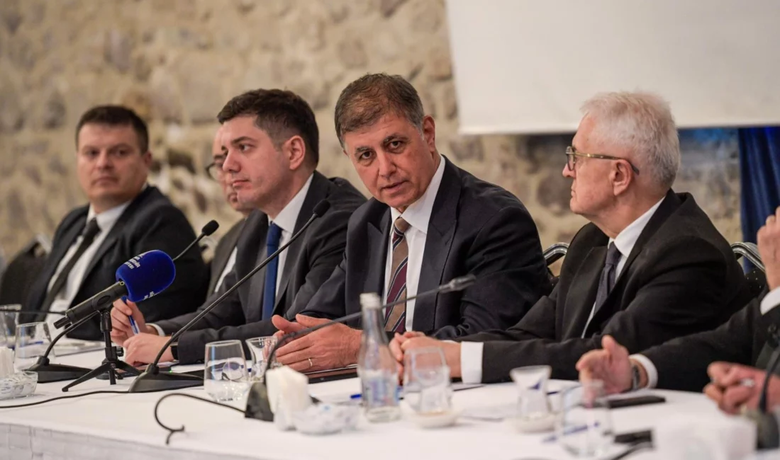 İzmir Ekonomik Kalkınma Koordinasyon Kurulu toplantısında konuşan İzmir Büyükşehir Belediye