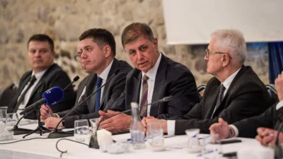 İzmir Ekonomik Kalkınma Koordinasyon Kurulu toplantısında konuşan İzmir Büyükşehir Belediye