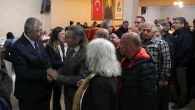 İzmir'de Güzelbahçe Belediyesi, Ramazan Bayramı dolayısıyla Belediye Düğün Salonu’nda düzenlenen