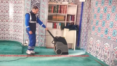 İzmir Büyükşehir Belediyesi, Ramazan Bayramı öncesinde ibadethanelerde yürüttüğü temizlik çalışmalarına