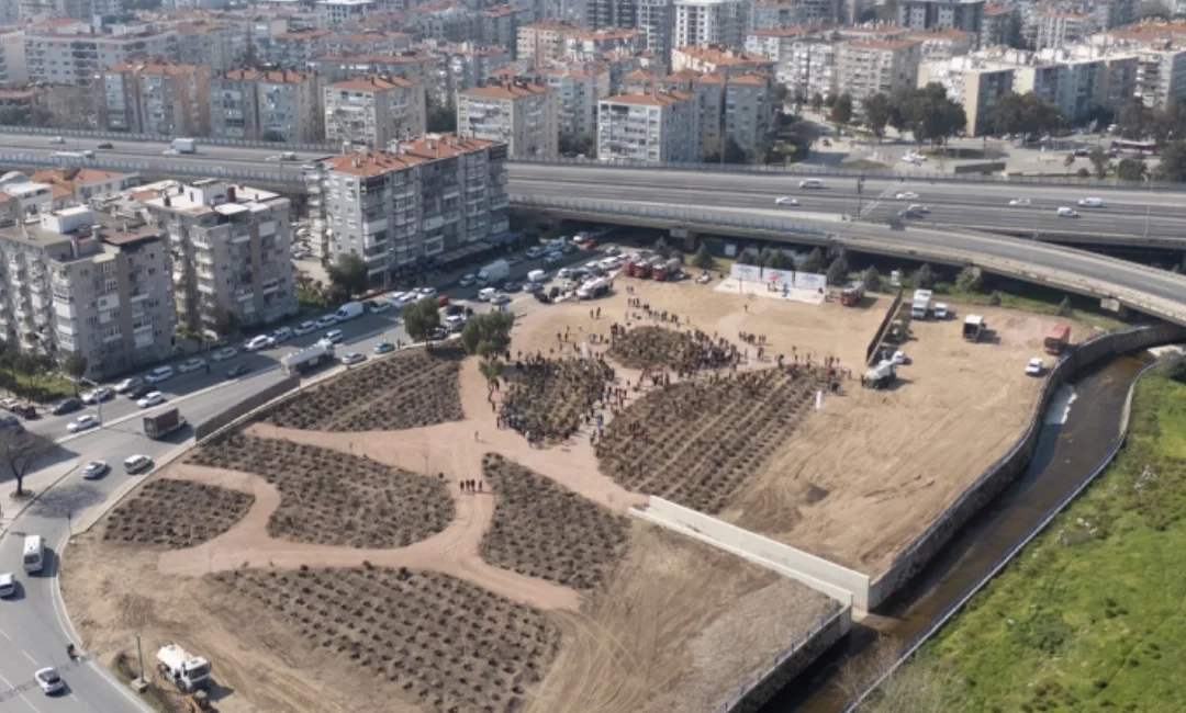 İzmir Büyükşehir Belediyesi, kentte yeşil alanları artırmak ve iklim değişikliğiyle