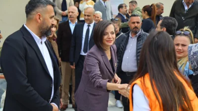 İzmir'de Karabağlar Belediye Başkanı Helil Kınay, bayram öncesi belediyede görev