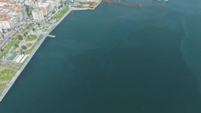 İzmir Büyükşehir Belediye Başkanı Cemil Tugay, İzmir Körfezi’ni kirleten gemilerin