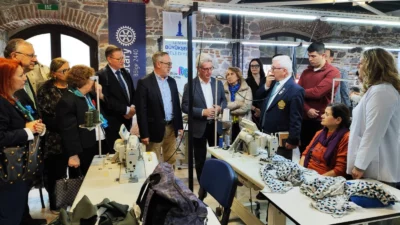 İzmir Büyükşehir Belediyesi Meslek Fabrikası’nın Altın İğne Projesi, kadınların mesleki