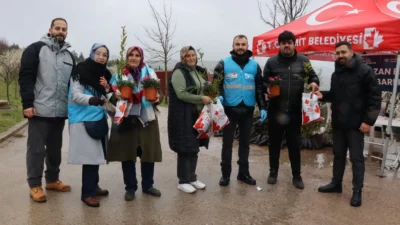 İzmit Belediyesi, her bayram olduğu gibi bu Ramazan Bayramı arifesinde