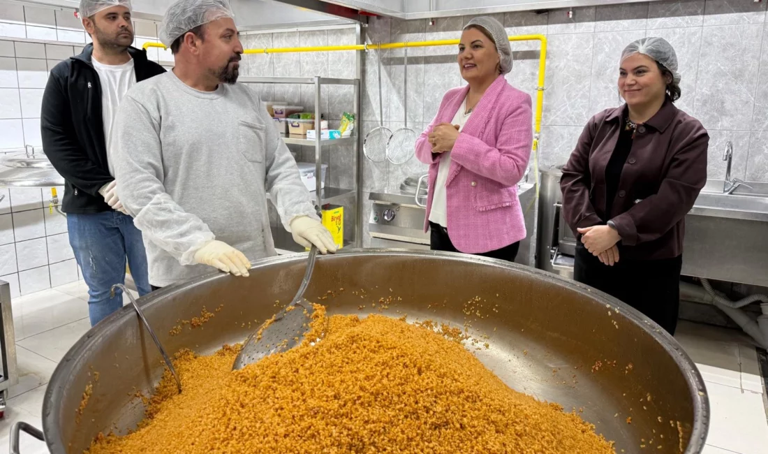 İzmit Belediye Başkanı Fatma Kaplan Hürriyet, belediye bünyesindeki aşevinin büyütülerek