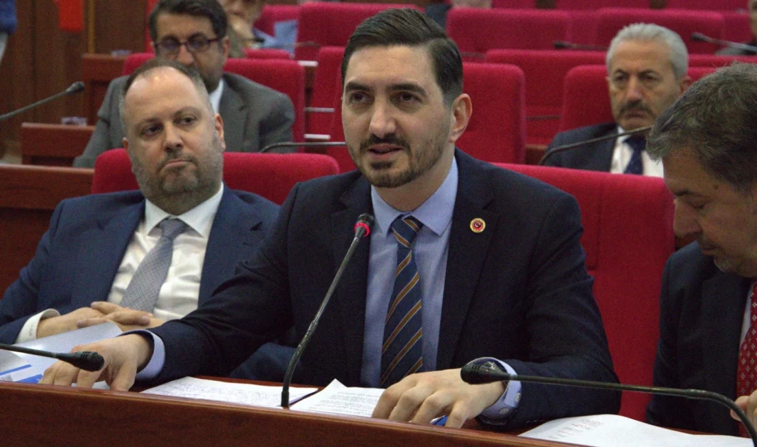 İzmit Belediyesi Meclis Üyesi Nazım Gençtürk, Öğretmen Fatma Nur Çelik’in