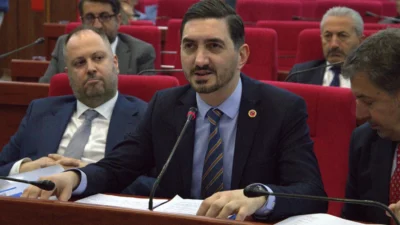 İzmit Belediyesi Meclis Üyesi Nazım Gençtürk, Öğretmen Fatma Nur Çelik’in