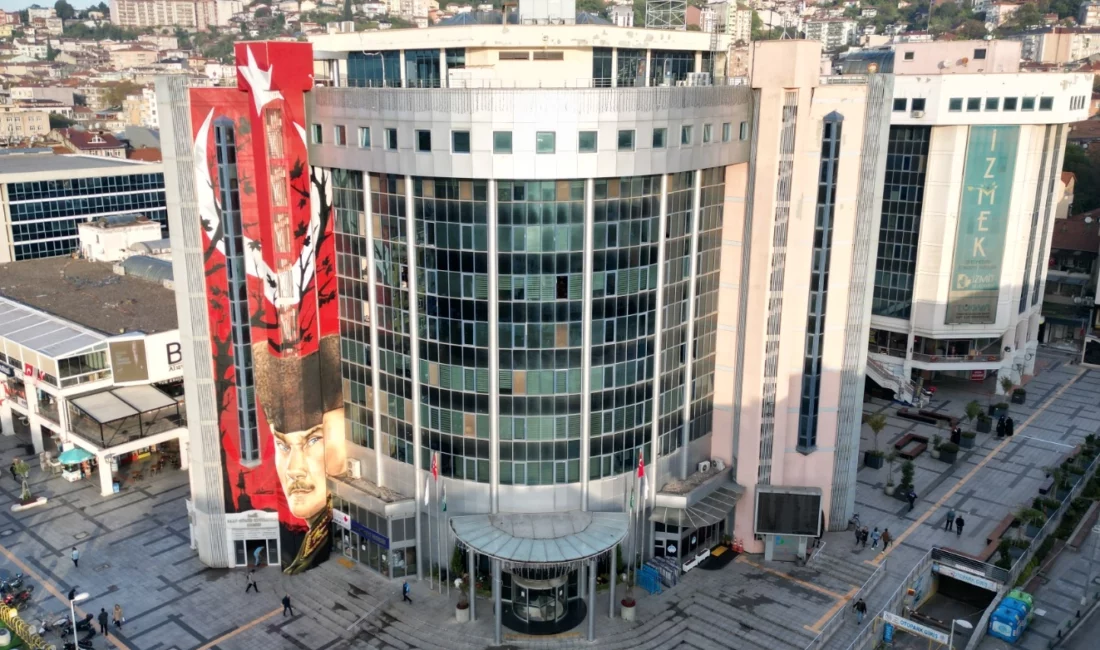 Ramazan Bayramı öncesinde İzmit Belediyesi, esnafa ürünlerini dükkan önünde satışa