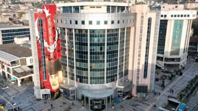 Ramazan Bayramı öncesinde İzmit Belediyesi, esnafa ürünlerini dükkan önünde satışa