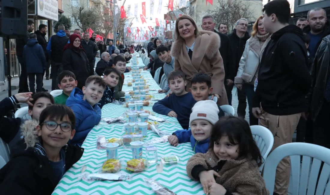 İzmit Belediye Başkanı Fatma Kaplan Hürriyet, Alikahyalı vatandaşlarla Alikahya Fatih