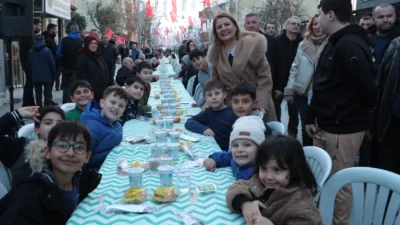 İzmit Belediye Başkanı Fatma Kaplan Hürriyet, Alikahyalı vatandaşlarla Alikahya Fatih