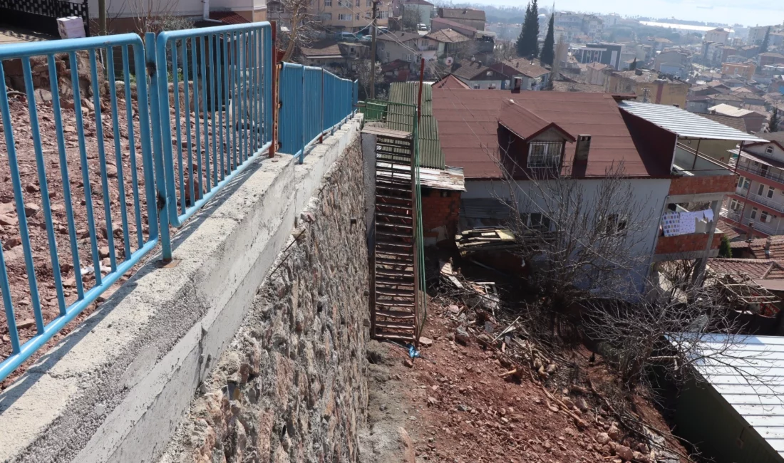 İzmit Belediyesi, kent genelinde sürdürdüğü üstyapı çalışmalarına aralıksız devam ediyor.