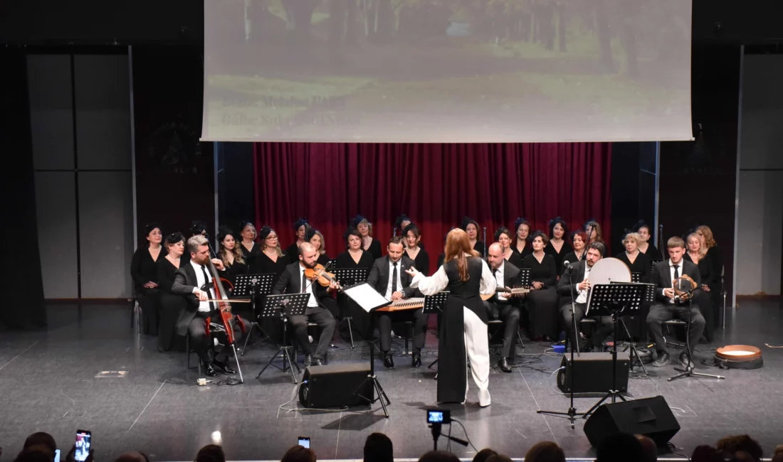Antalya Muratpaşa Belediyesi Türk Sanat Müziği Korosu, belediyenin konferans salonunda