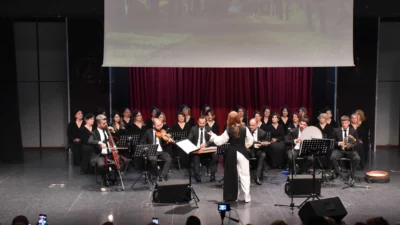 Antalya Muratpaşa Belediyesi Türk Sanat Müziği Korosu, belediyenin konferans salonunda