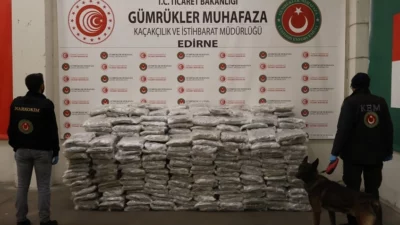 Ticaret Bakanlığı Gümrükler Muhafaza ekipleri, Kapıkule Gümrük Kapısı’nda düzenlenen operasyonda