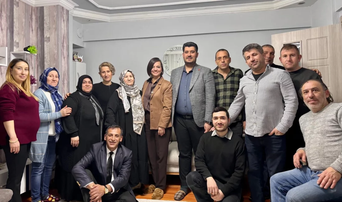 Karabağlar Belediyesi, Ramazan ayı boyunca teravih namazı sonrası vatandaşlara şerbet