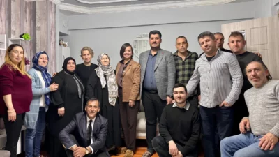 Karabağlar Belediyesi, Ramazan ayı boyunca teravih namazı sonrası vatandaşlara şerbet