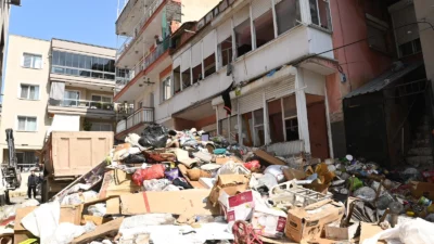 İzmir’in Karabağlar ilçesinde çevre sakinlerinin şikâyeti üzerine yapılan incelemede bir