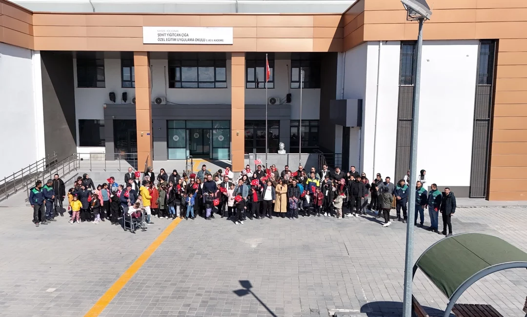 Kayseri Büyükşehir Belediyesi, özel gereksinimli öğrencilerle birlikte düzenlediği ağaç dikim