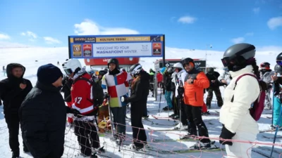 Kayseri Büyükşehir Belediye Başkanı Dr. Memduh Büyükkılıç, Erciyes Kayak Merkezi’ni