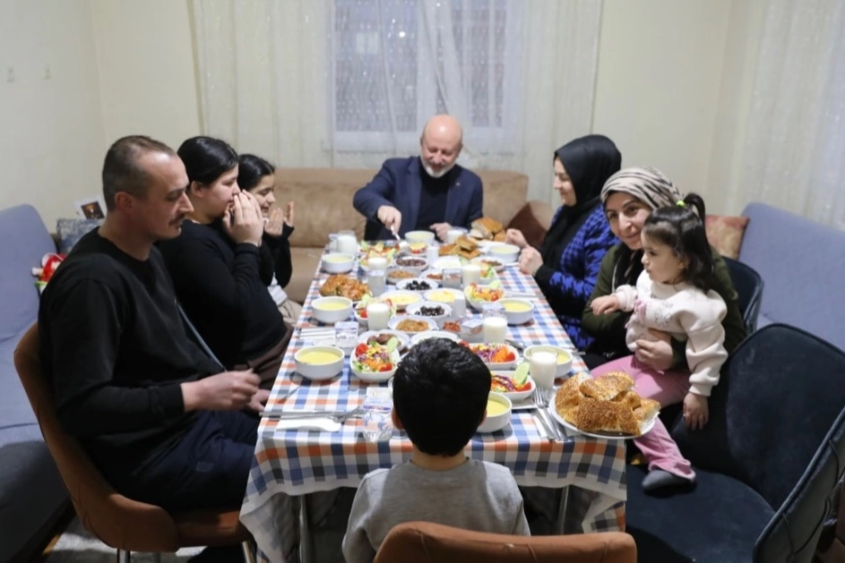 Cumhurbaşkanı Recep Tayyip Erdoğan’ın Ramazan ayı dolayısıyla yaptığı “Tenceresi kaynamayan