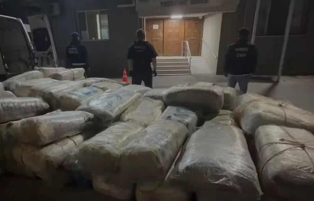 İzmir’in Torbalı ilçesinde düzenlenen operasyonda 1 ton 346,5 kilo skunk