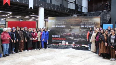 Kocaeli Büyükşehir Belediyesi’nin “Kadınla Değişir Dünya” temasıyla düzenlediği 8 Mart