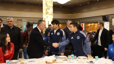 Kocaeli Büyükşehir Belediye Başkanı Tahir Büyükakın, ulusal ve uluslararası şampiyonalarda