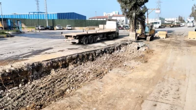 Kocaeli Büyükşehir Belediyesi, kent genelinde sürdürdüğü üstyapı çalışmalarıyla ulaşım konforunu