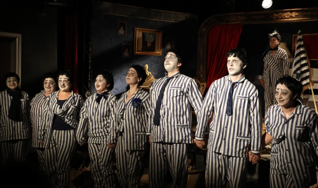 Kocaeli'de İzmit Belediyesi Sanat Akademisi, yeni sahnesinin perdelerini 27 Mart