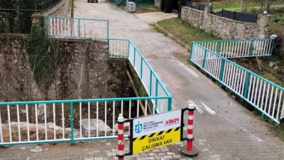 Kocaeli Büyükşehir Belediyesi, kentin dört bir yanında zamanla yıpranan, paslanan