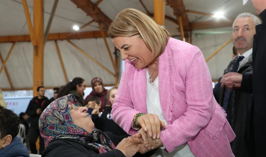 Yeşilova Kapalı Pazar Alanı’nda gerçekleştirilen mahalle iftarında konuşan Başkan Hürriyet,