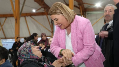 Yeşilova Kapalı Pazar Alanı’nda gerçekleştirilen mahalle iftarında konuşan Başkan Hürriyet,