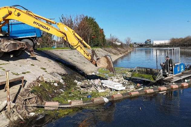 Kocaeli Büyükşehir, atıkları İzmit Körfezi’ne ulaşmadan engelliyor;